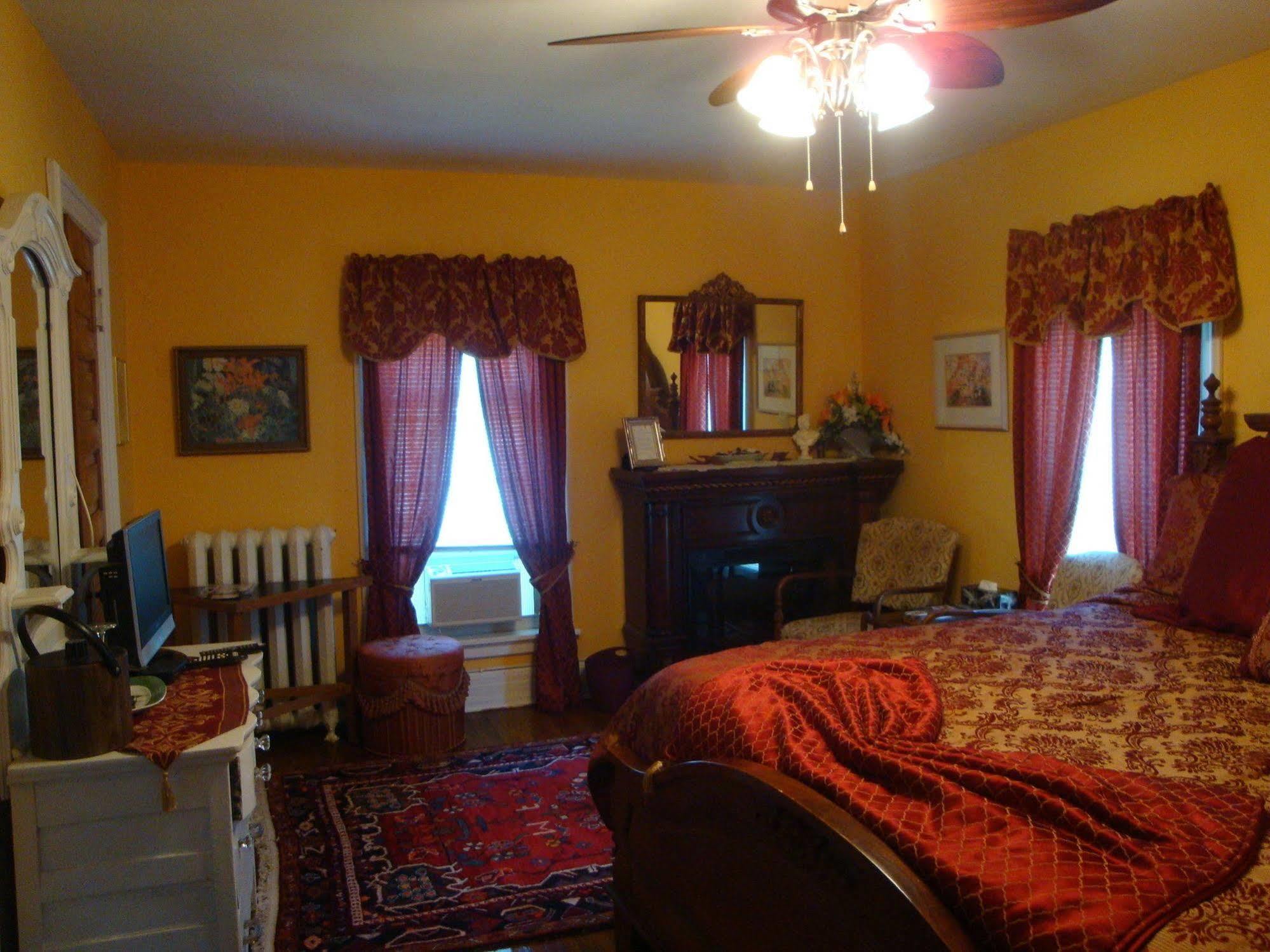 A Moment In Time Bed And Breakfast Niagara Falls Exterior foto