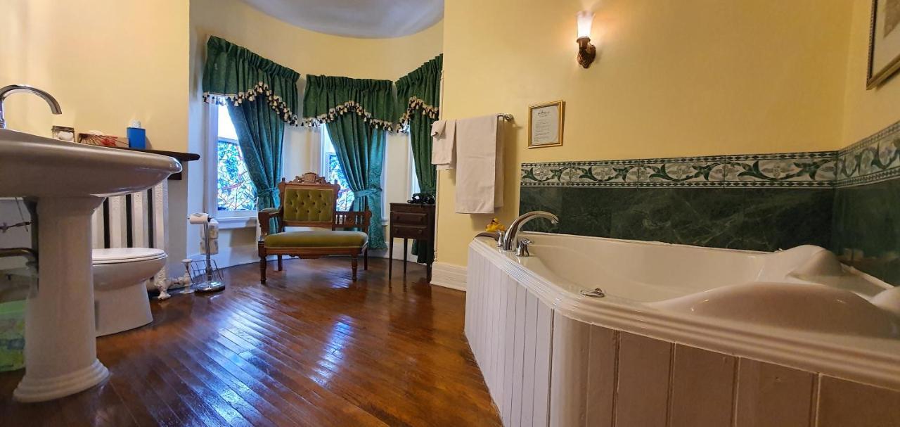 A Moment In Time Bed And Breakfast Niagara Falls Exterior foto